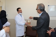 تقدیر از مددکار بیمارستان آنکولوژی امیر